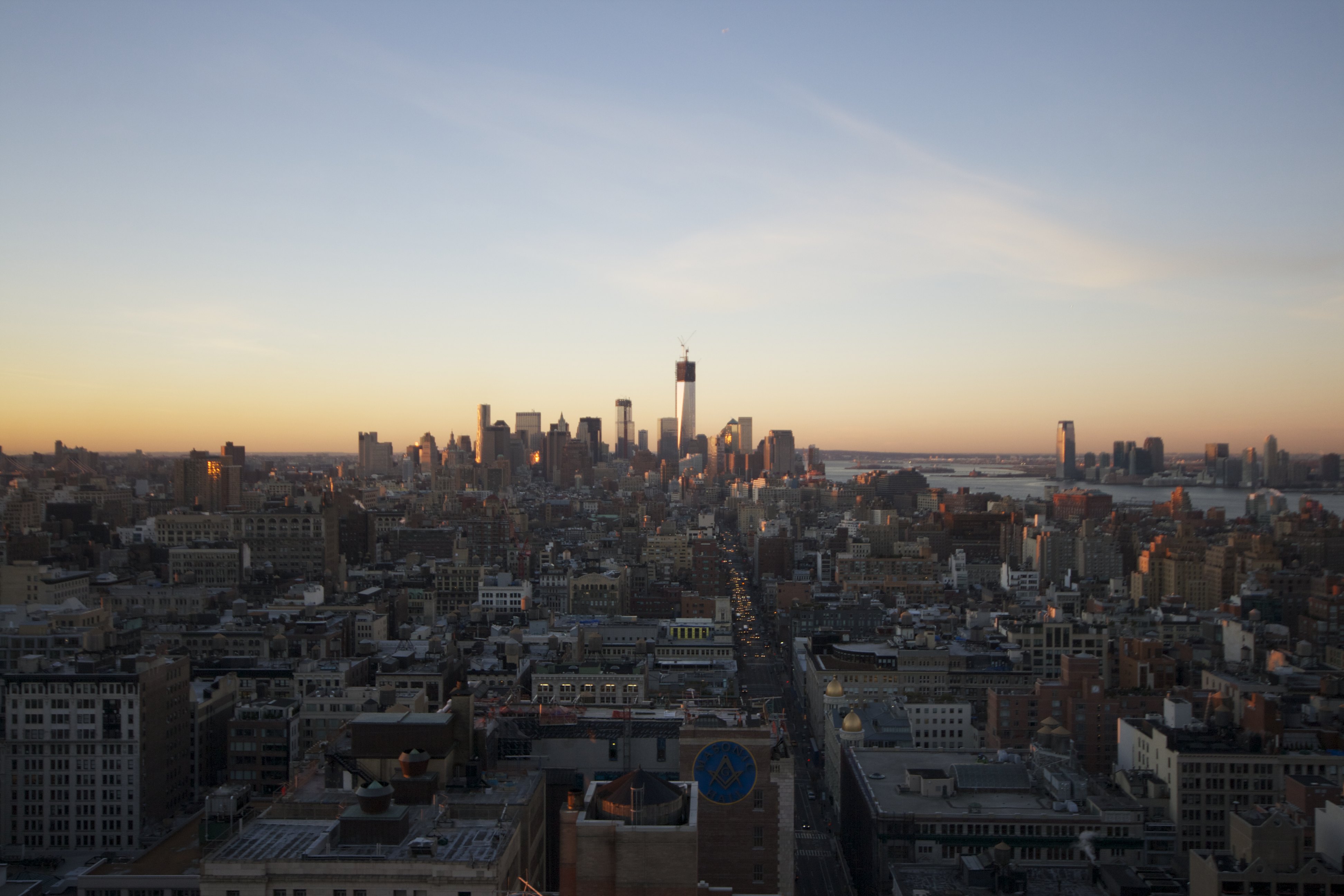 Blick Richtung Downtown Manhattan, man beachte die halb-fertigen Freedom Towers